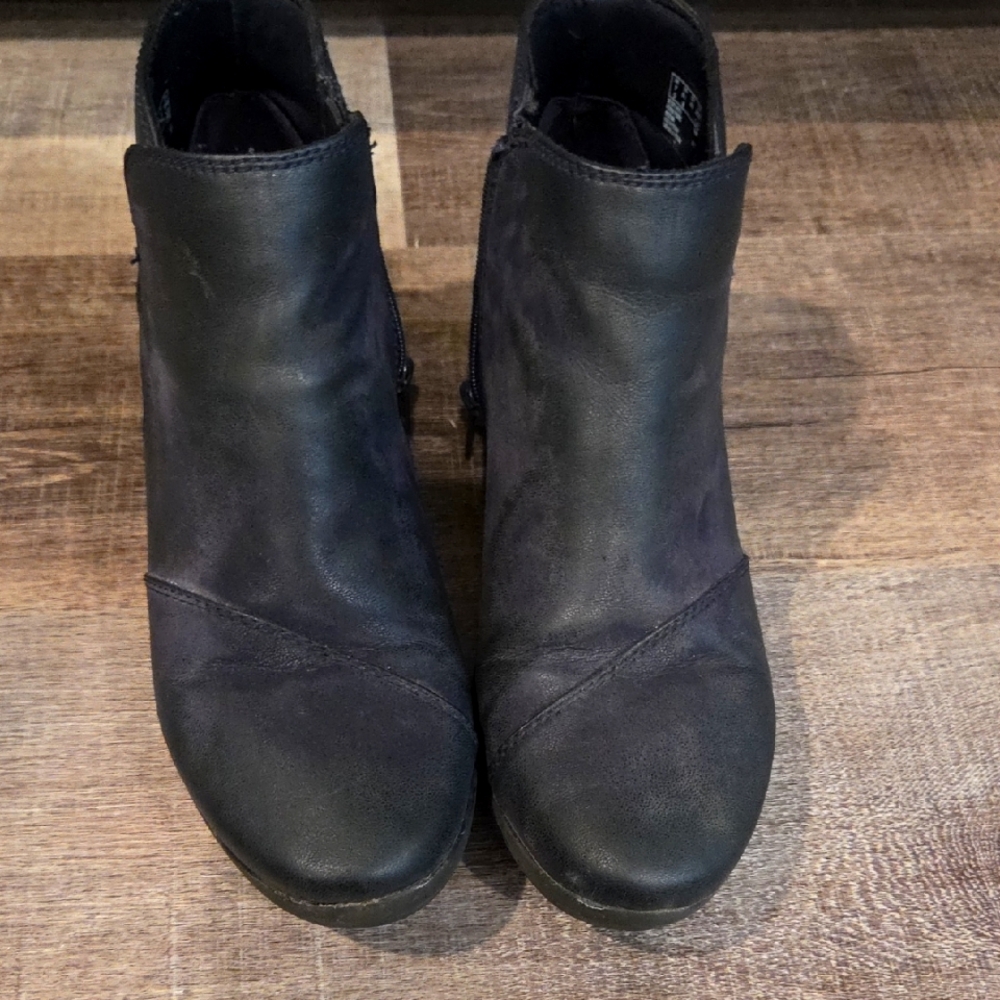 Clarks Cloudsteppers Navy Blue Ankle Booties